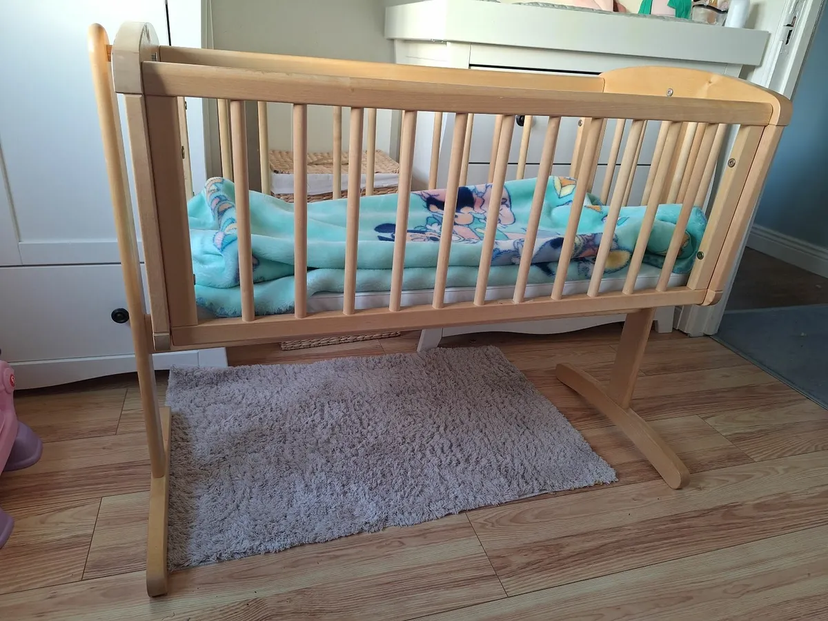 Rocking crib - Image 1