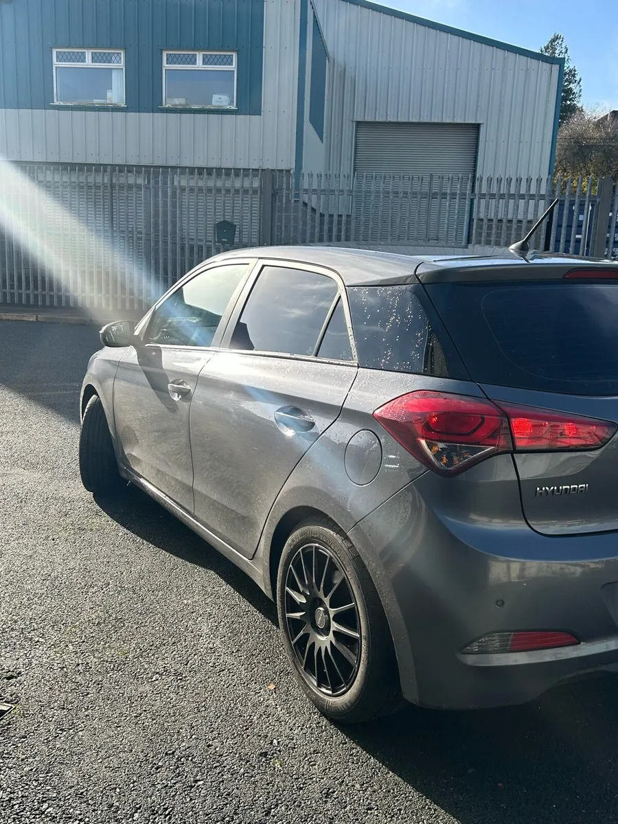 2017 Hyundai i20 (172) - Image 2