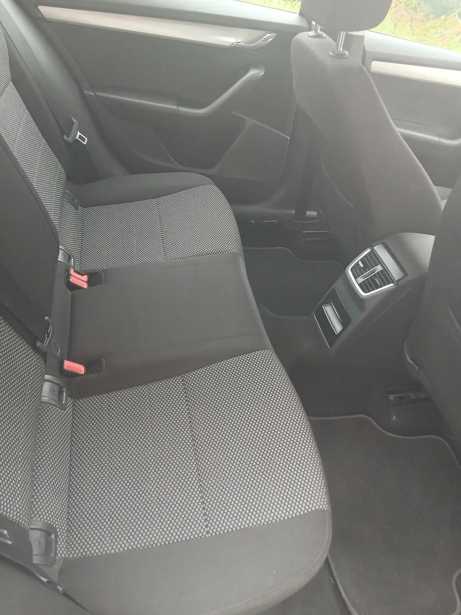 Skoda Octavia 2015 - Image 4