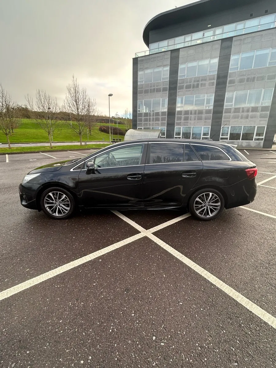 Toyota Avensis Estate - Image 4