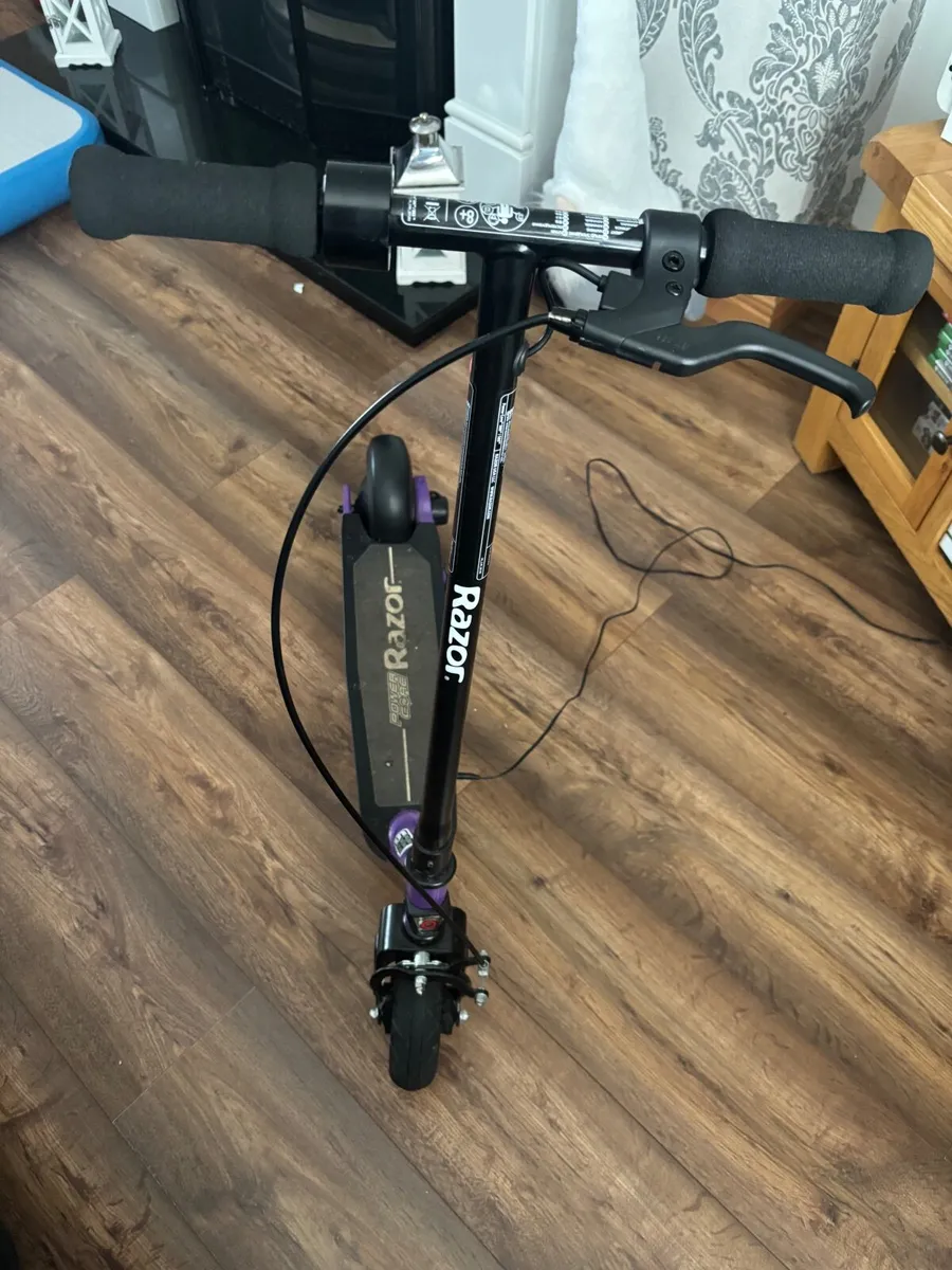 Kids razor electric scooter - Image 1