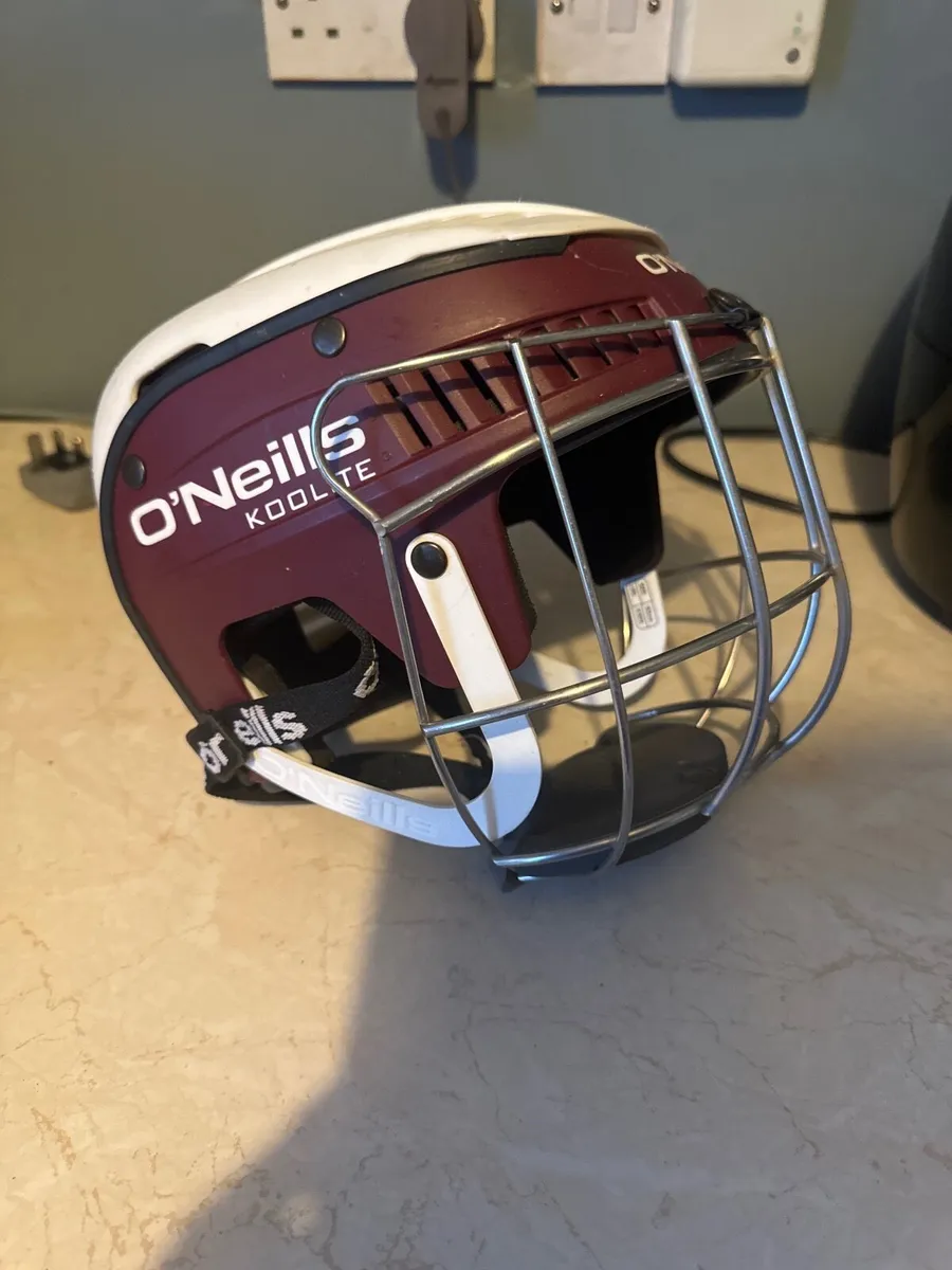 Hurling helmet - Image 2