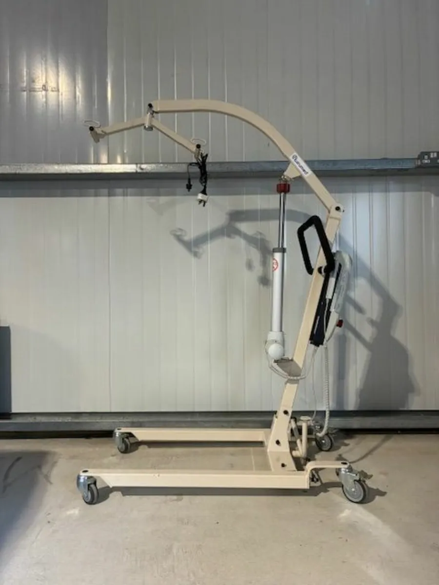 Rechargeable Mobility Hoist with Harness (Elderly) - Image 3