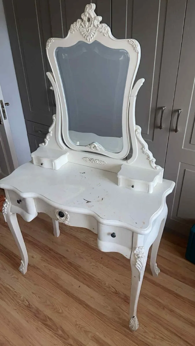 Bedroom furniture. Dressing table - Image 2