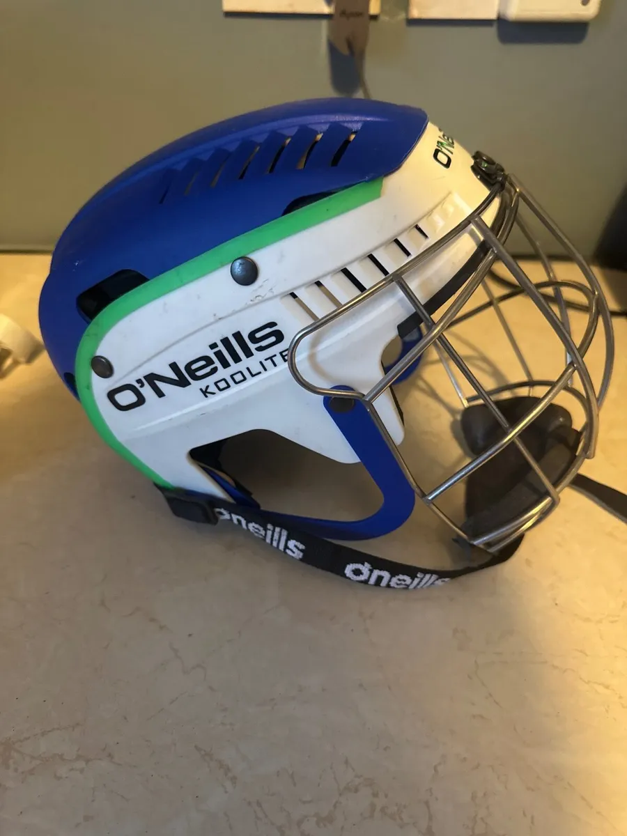 Hurling Helmet - Image 1