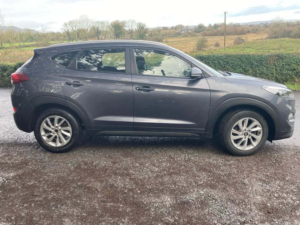 171 Hyundai Tucson SE NAV Diesel Grey - Image 3