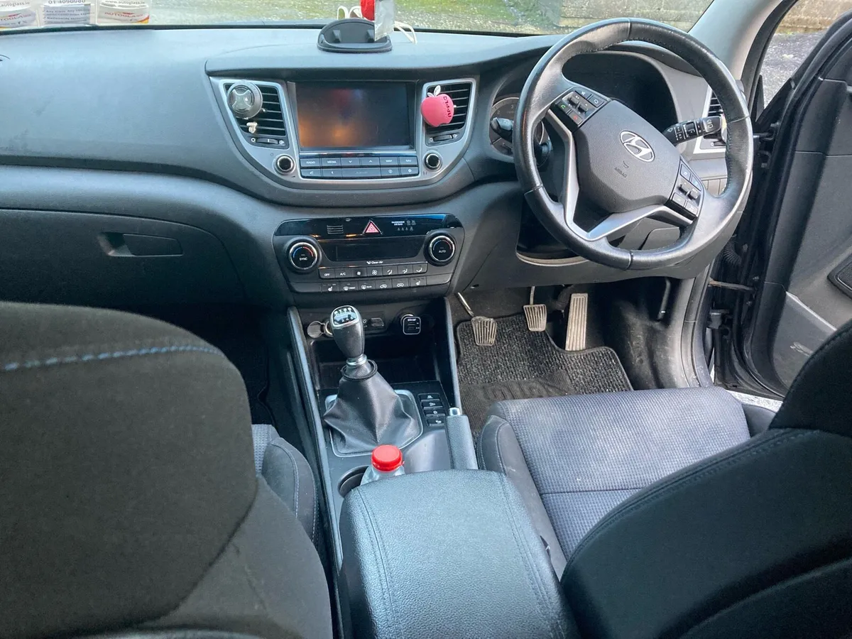 171 Hyundai Tucson SE NAV Diesel Grey - Image 4