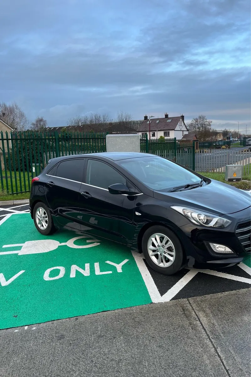 Hyundai i30 2015 - ULTRA Low Mileage! - Image 3