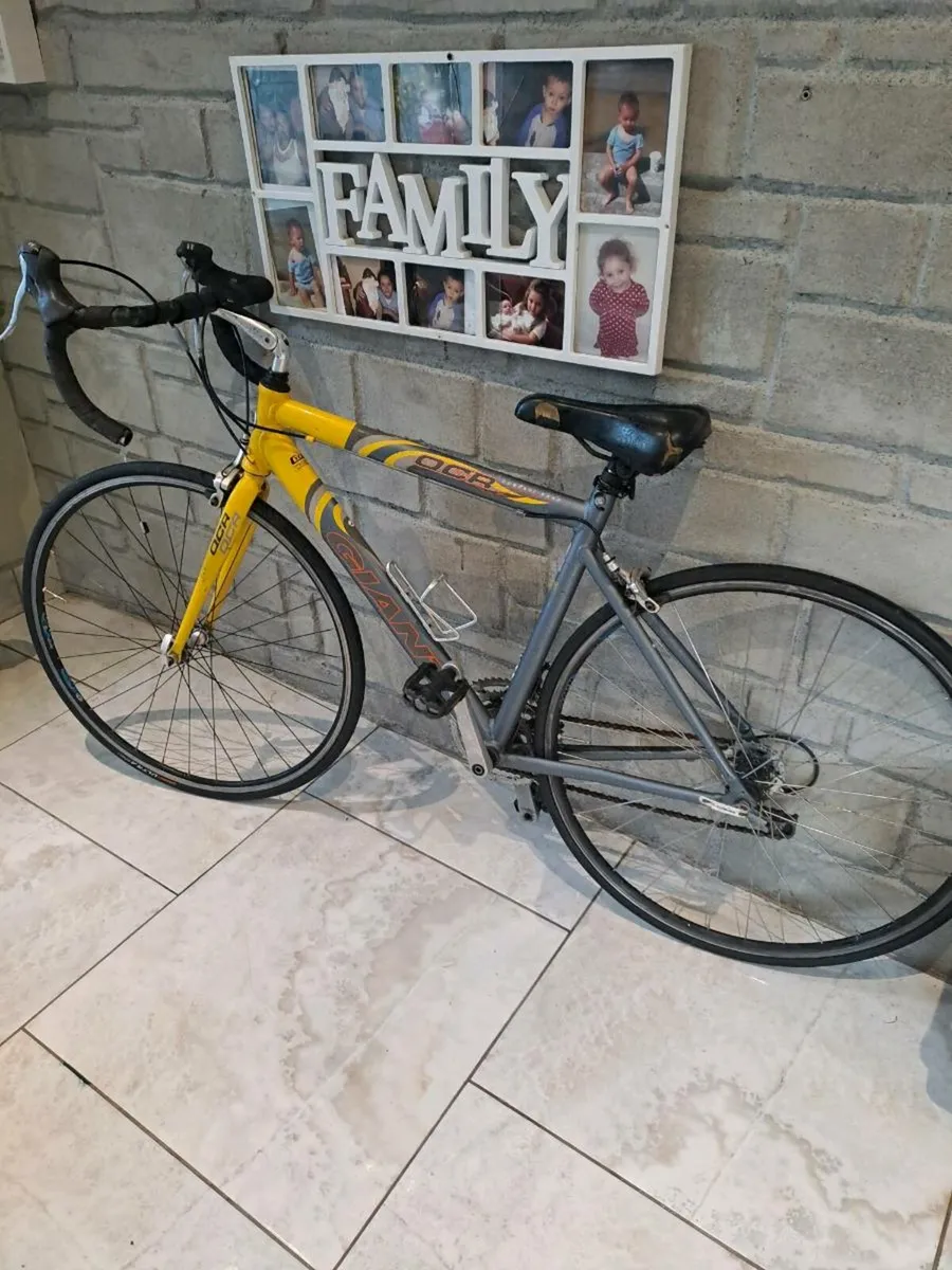 GIANT racer bike for sale - Image 1