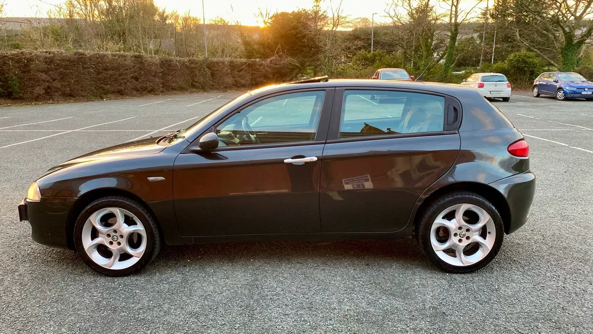 ALFA ROMEO ‘147’ WITH CUSTOM MATCHING NUMBER PLATE - Image 2