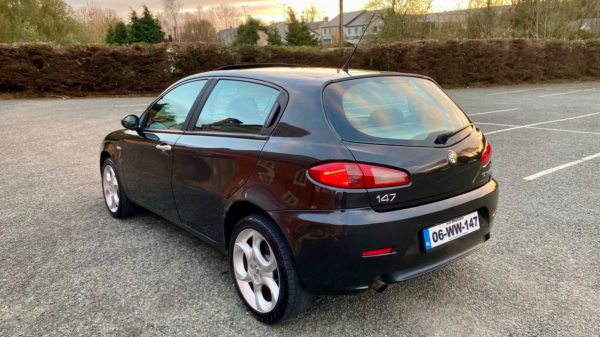 ALFA ROMEO ‘147’ WITH CUSTOM MATCHING NUMBER PLATE - Image 3