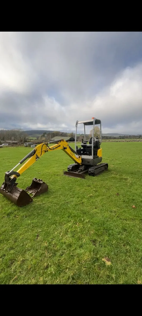 1.7 ton mini digger - Image 1