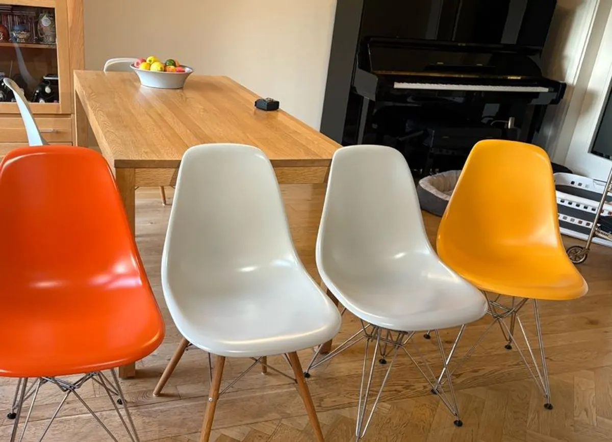 Eames plastic kitchen chairs x 6 - Image 2