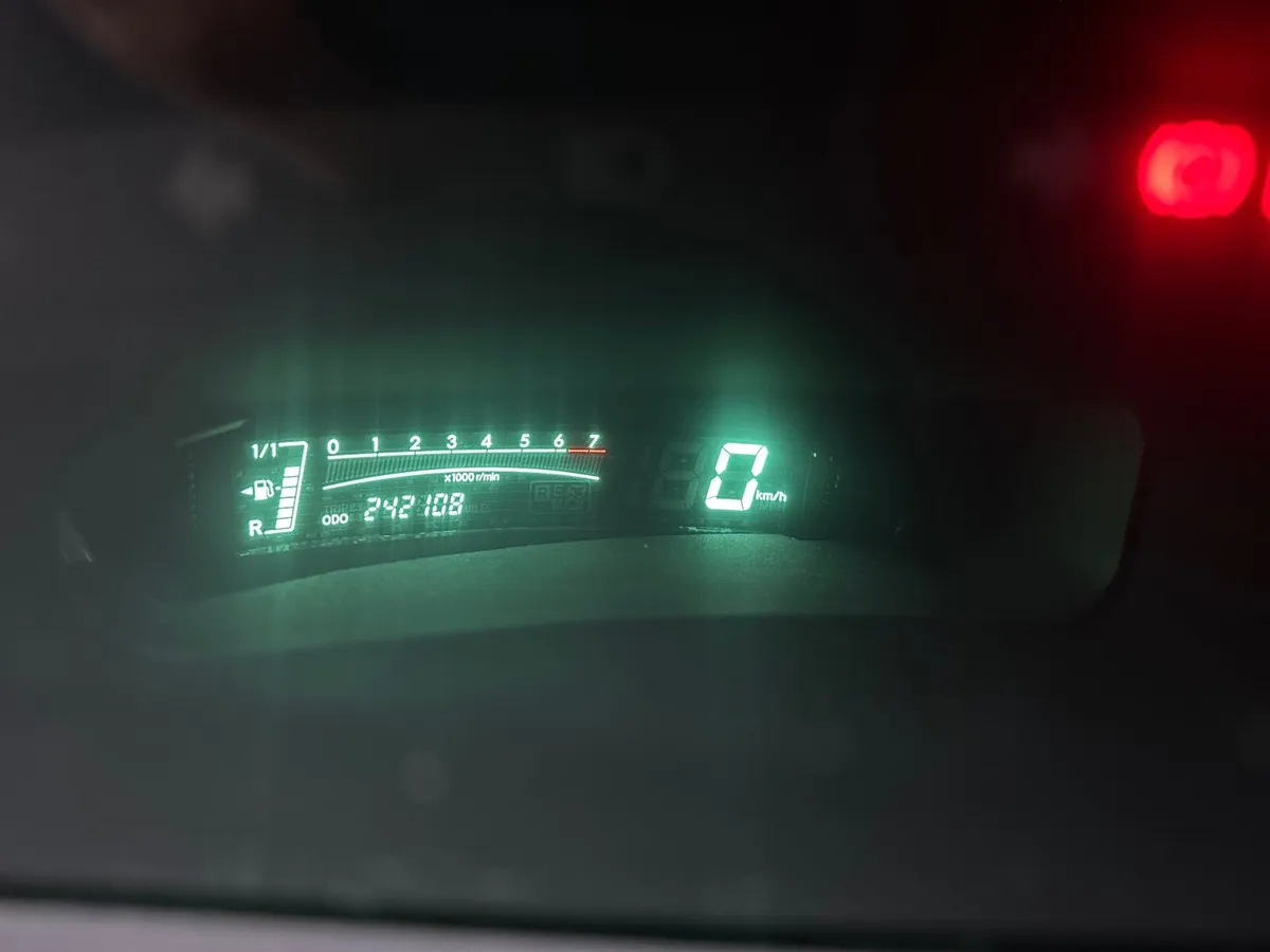 Toyota Yaris 2007 - Image 2