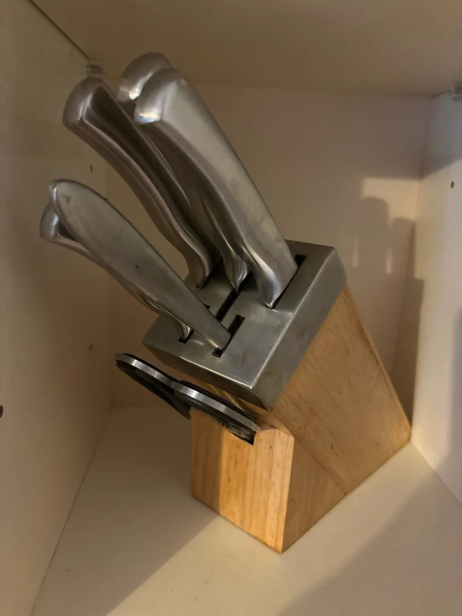 ** Kitchen crockery cutlery House hold contents ** - Image 3