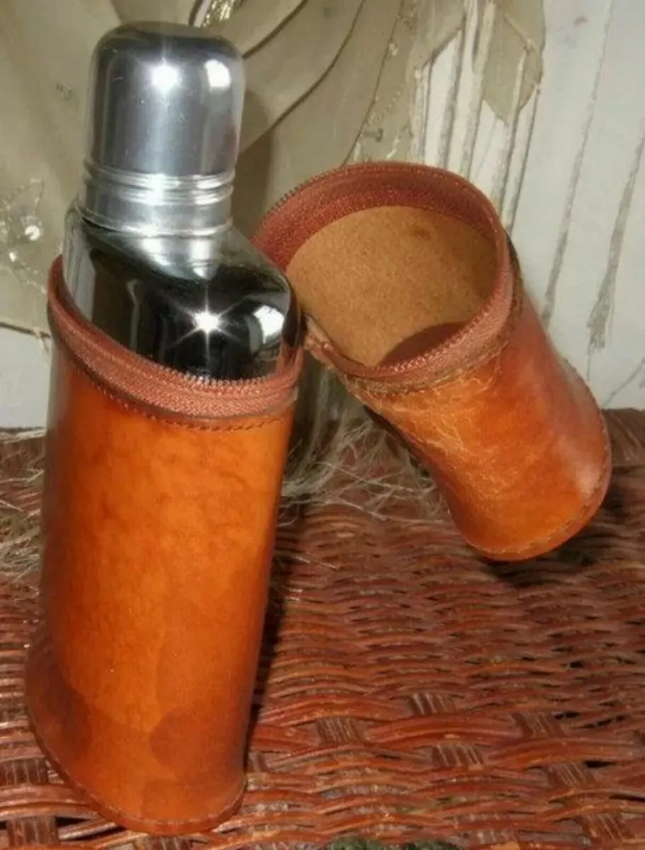 Vintage Harrods Hip Flask & Leather Case - Image 2