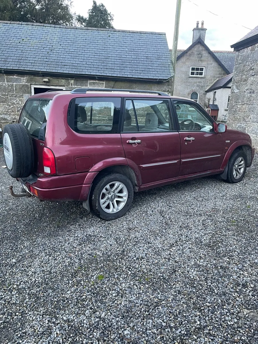 Low mile Suzuki grand Vitara xl7 - Image 4