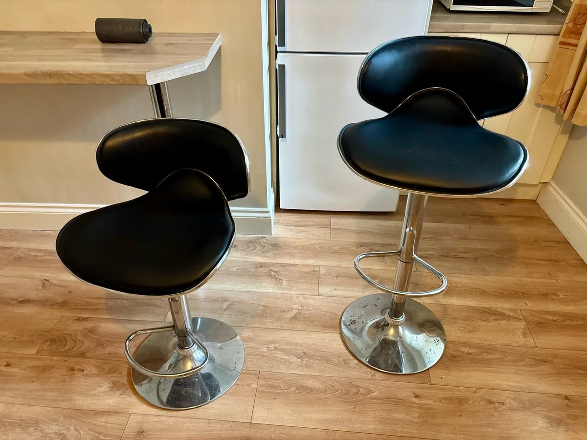 ** Breakfast table stools chairs ** - Image 1