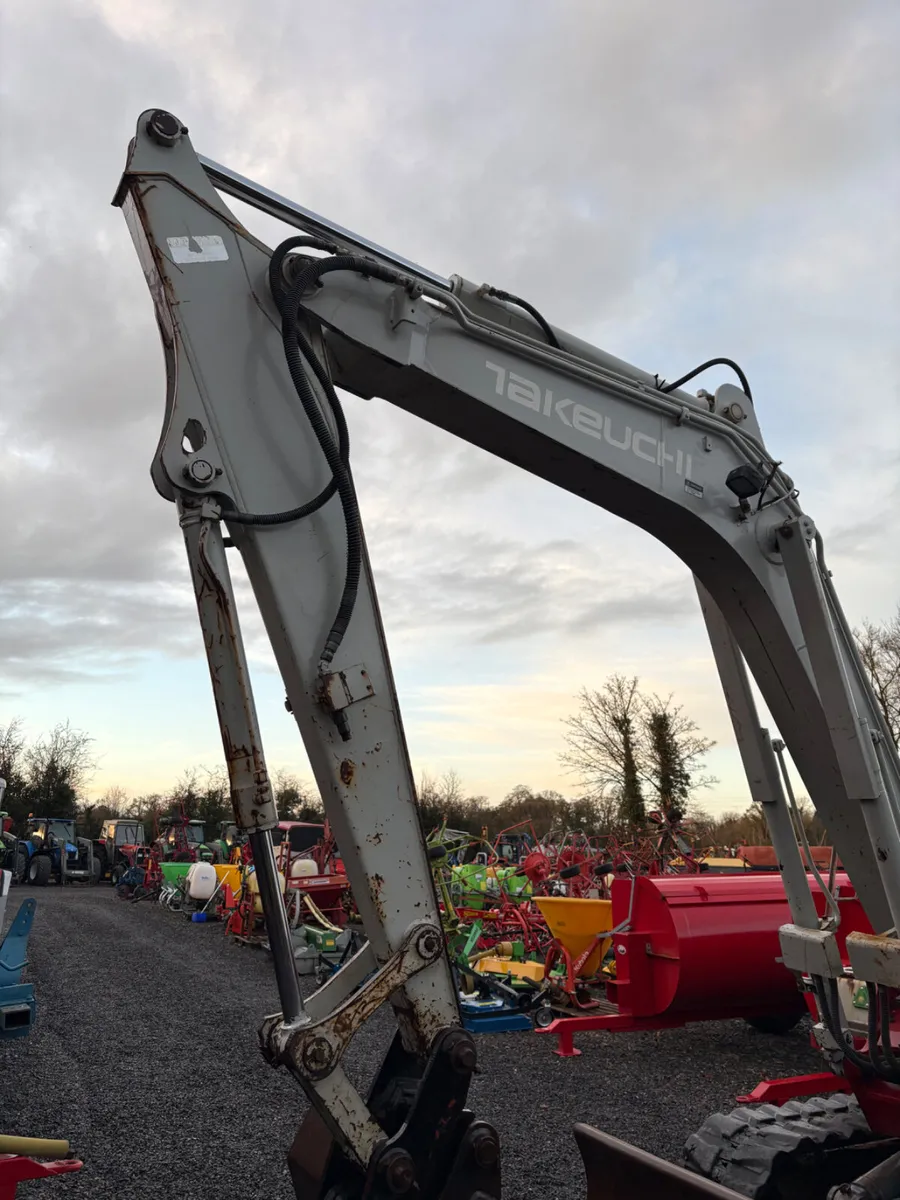 Takeuchi digger - Image 4