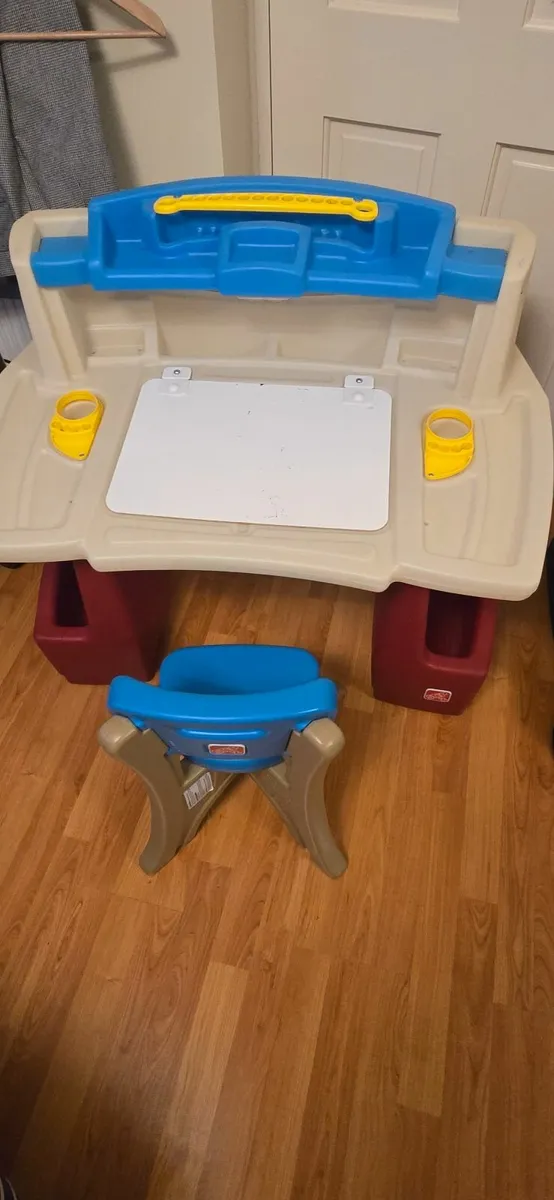 Crayola desk - Image 1