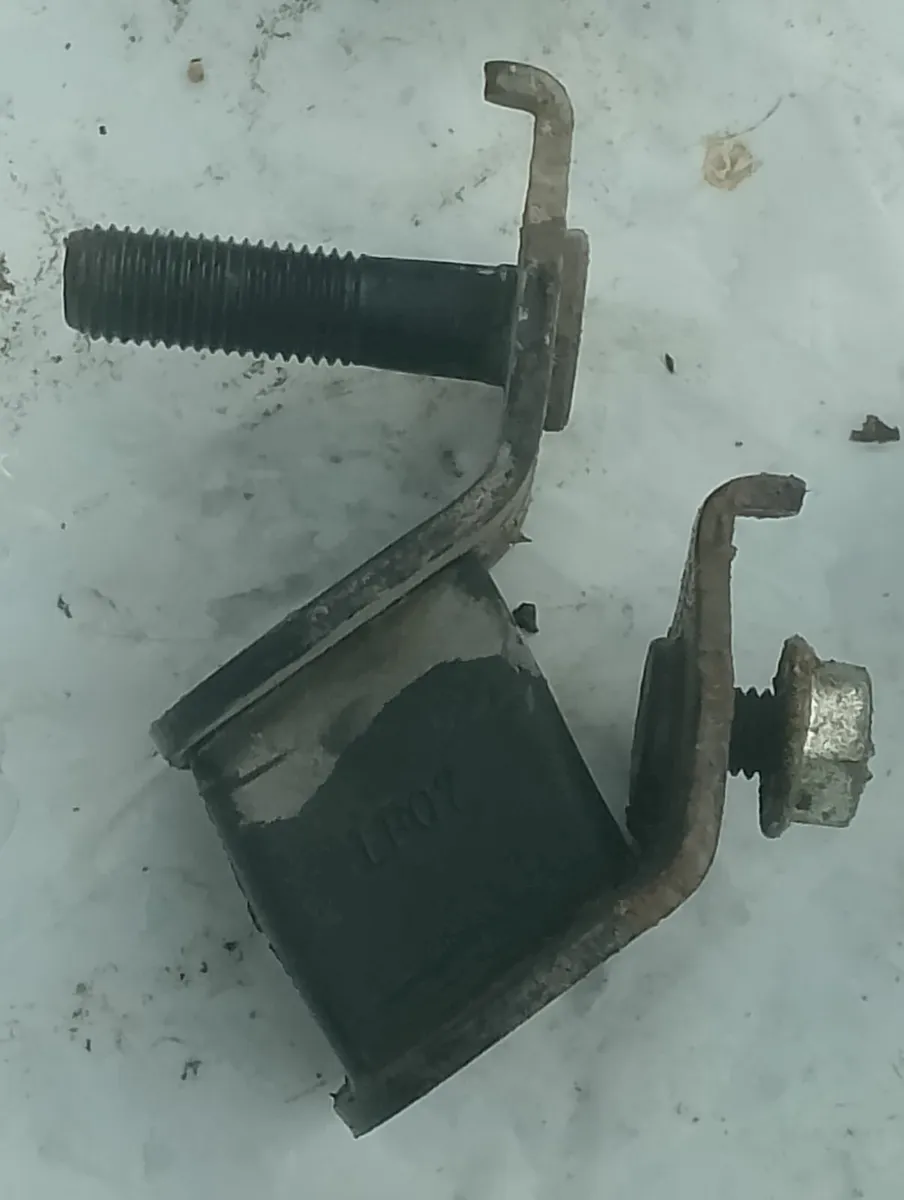 Honda engine rubber mounting bushing set - Image 3