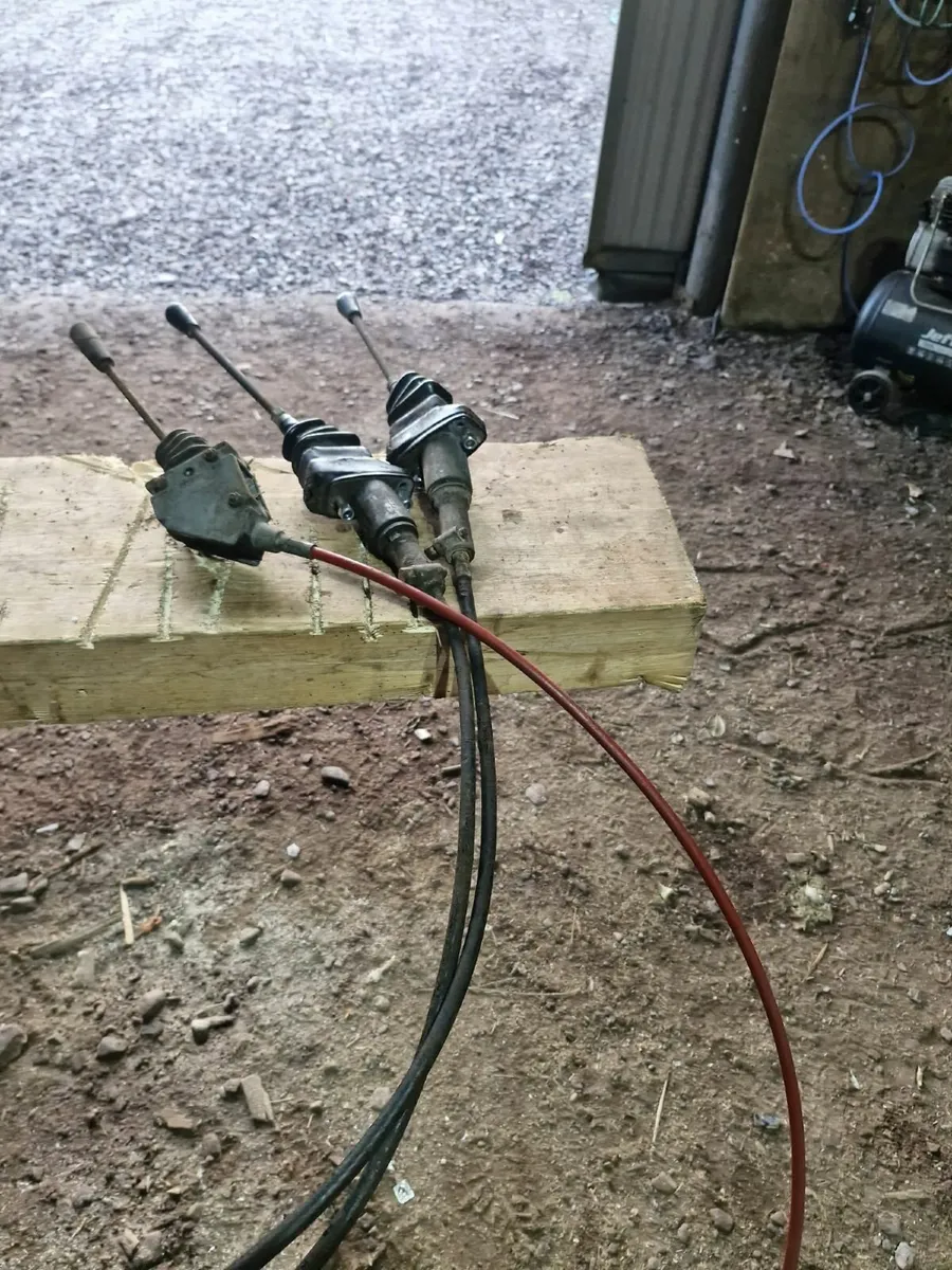 Tractor spool valves - Image 1