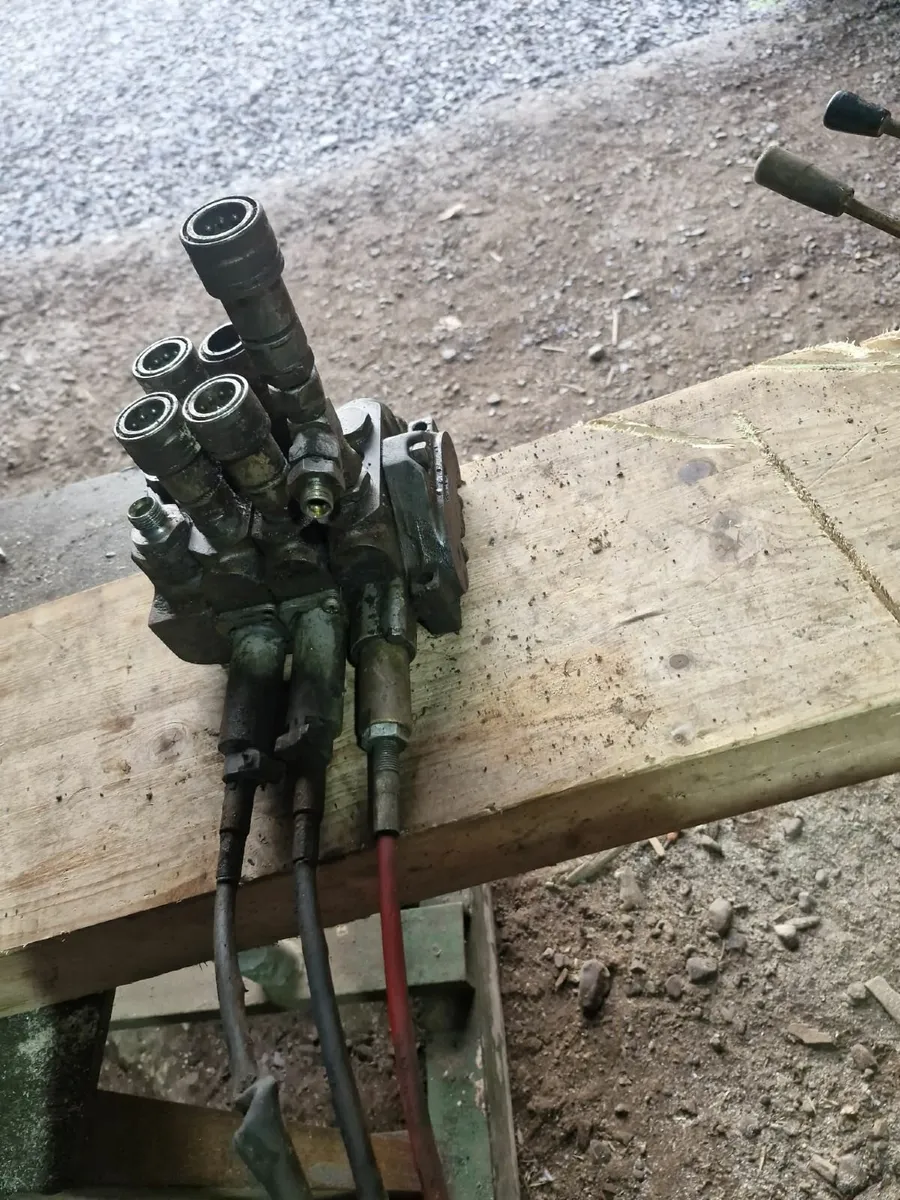 Tractor spool valves - Image 2