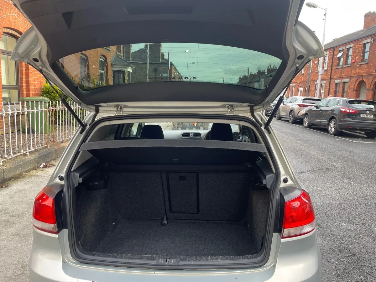 Volkswagen Golf 2009 - Image 1