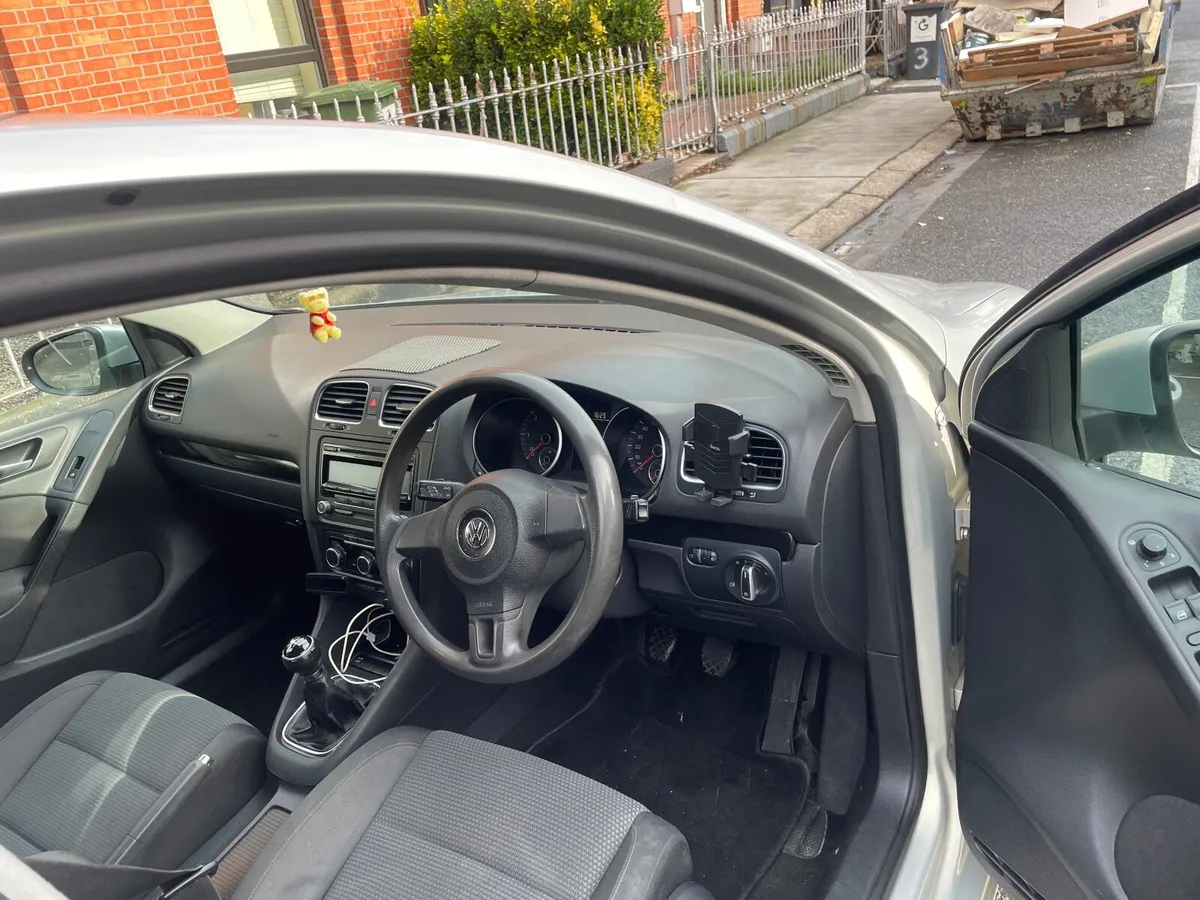 Volkswagen Golf 2009 - Image 2