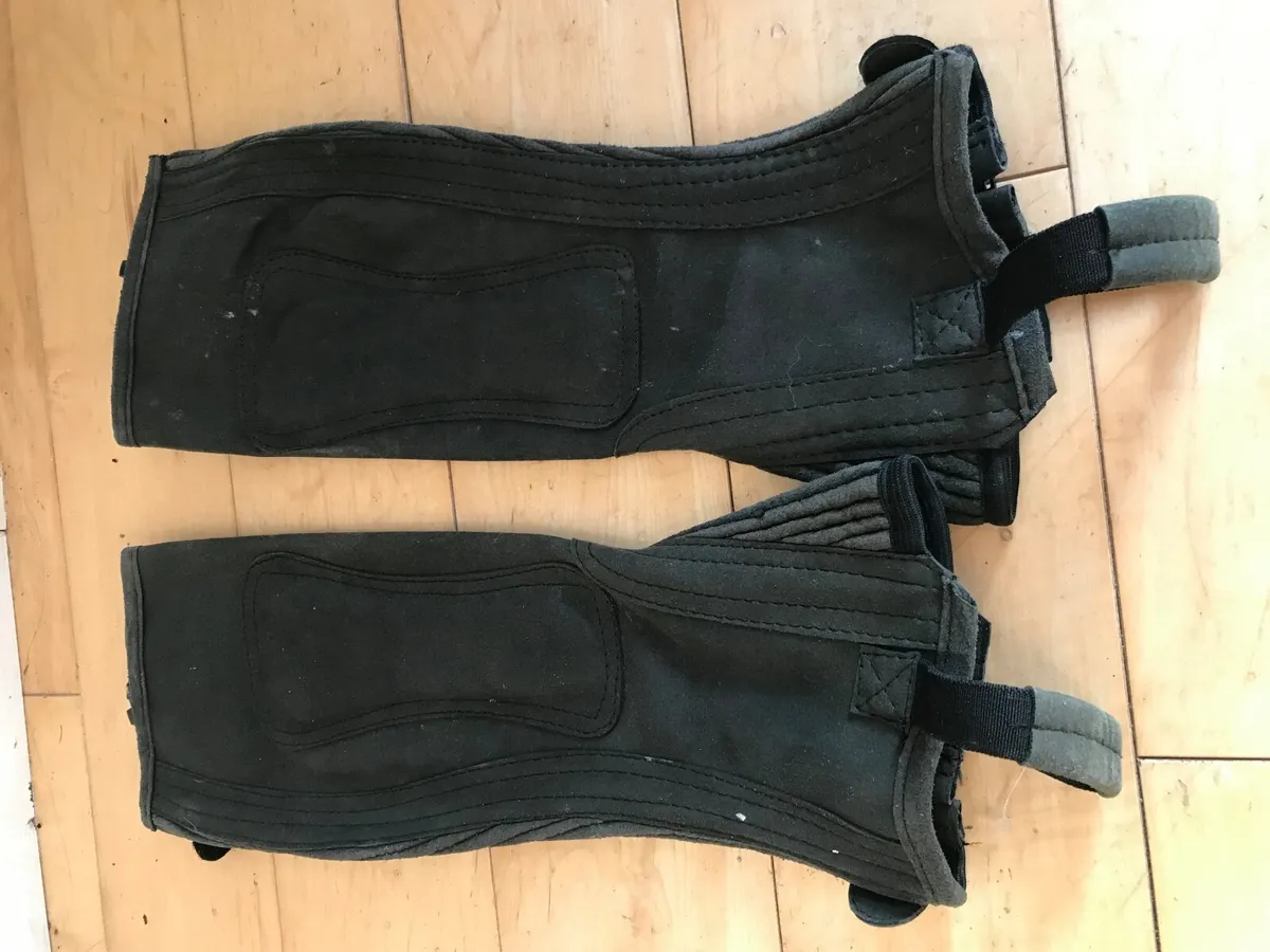 Half chaps barely used- Size 12 years (long) - Image 1