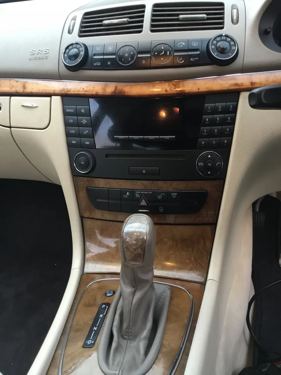 LOW MILES,Mercedes-Benz e200 1.8 ,77500 miles, - Image 3