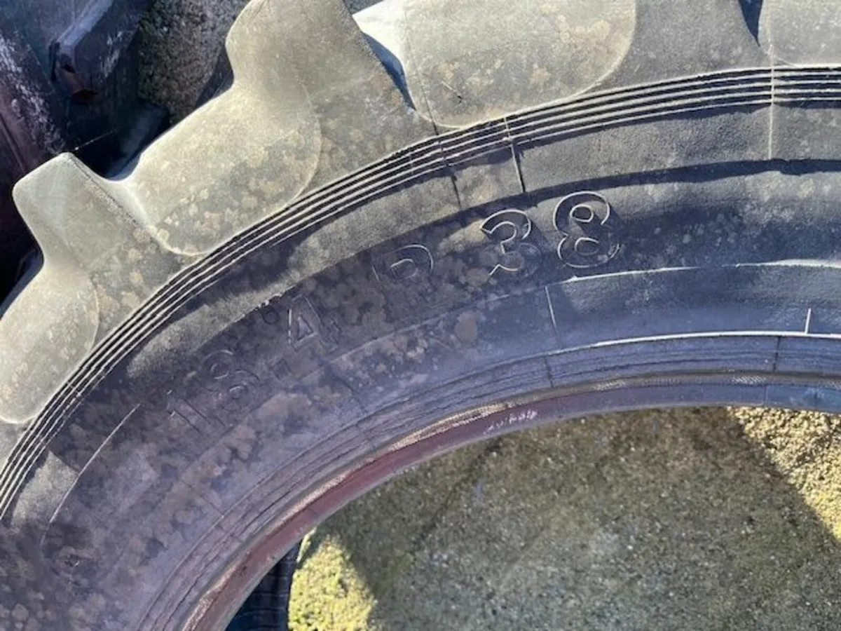 18.4 R 38 Uniroyal Radial Tyres - Image 3