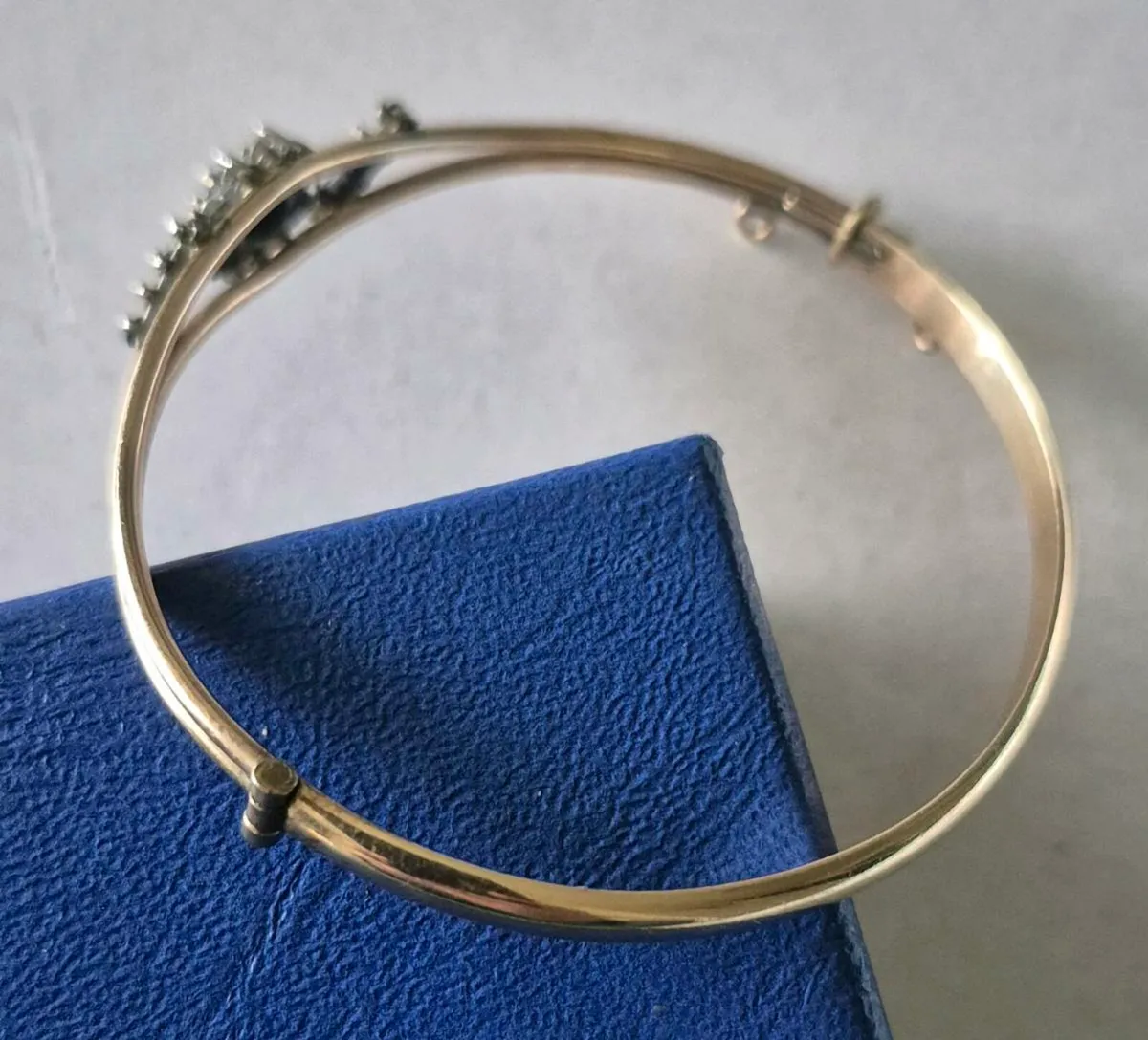 Vintage Rolled Gold Hinged Bangle - Floral Design - Image 4