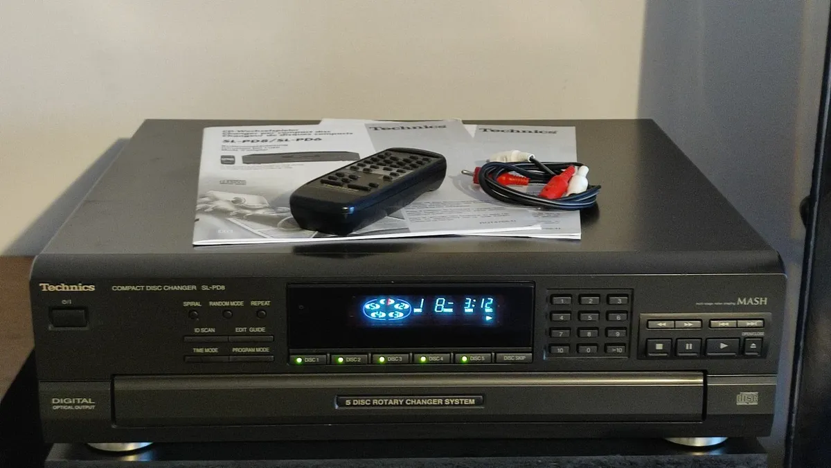 Technics SL-PD8, 5 CD Changer. VGC. Cleaned.Remote - Image 1
