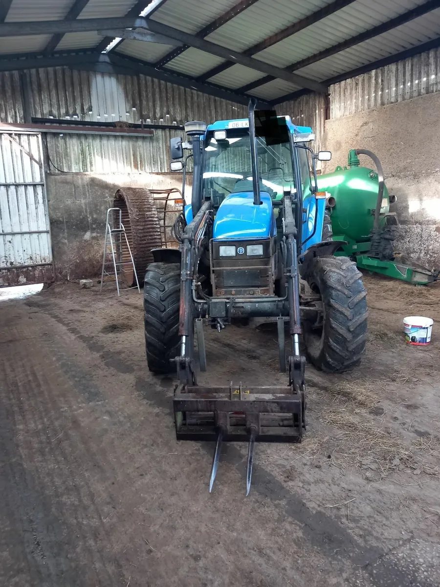 New Holland 2006 - Image 1