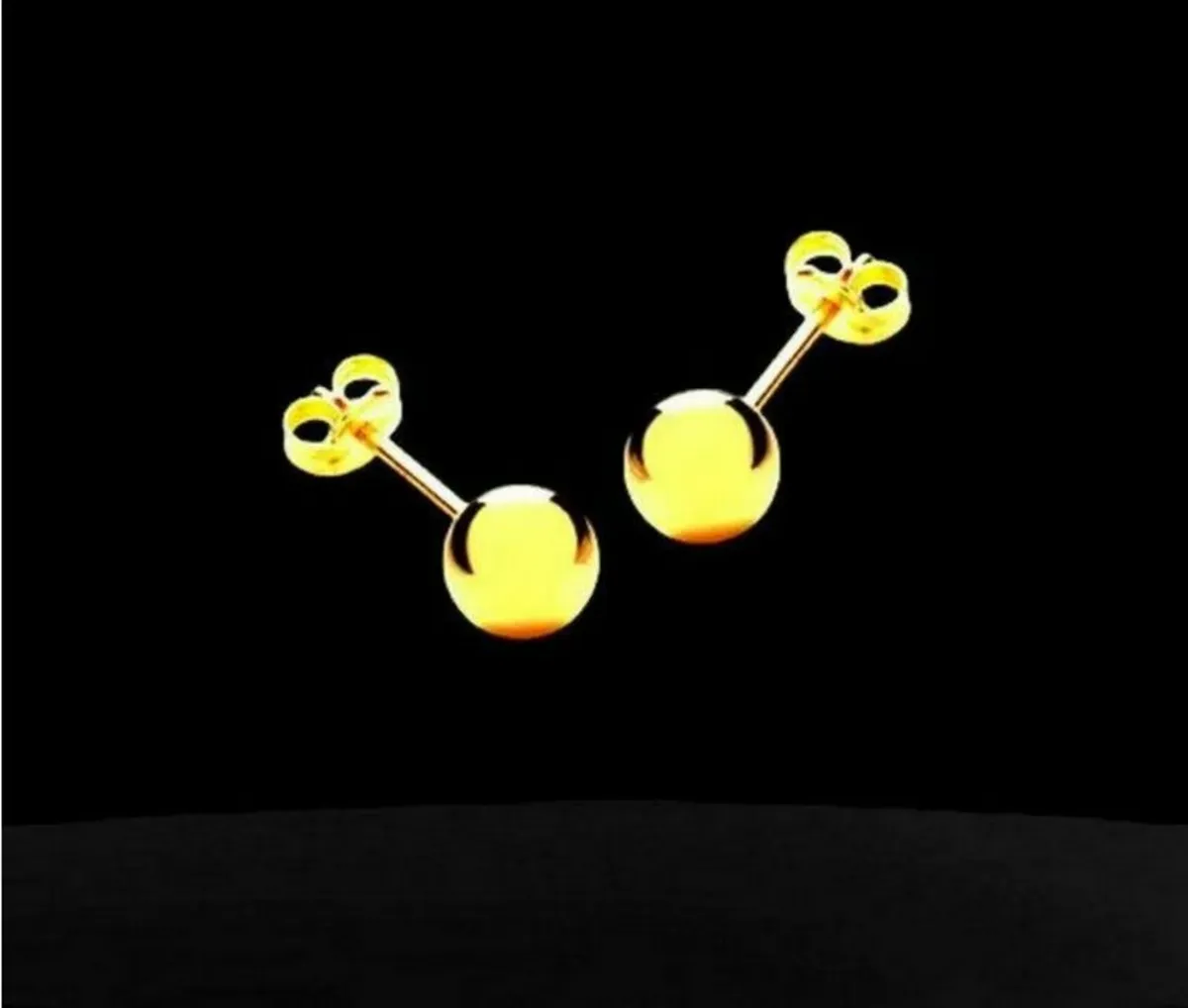 Vintage Unworn 9ct Gold Stud Earrings - Image 3