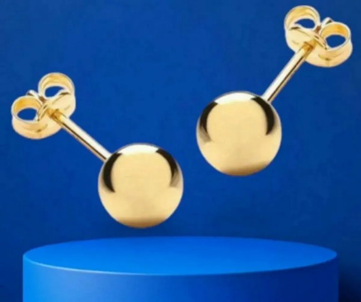 Vintage Unworn 9ct Gold Stud Earrings - Image 4