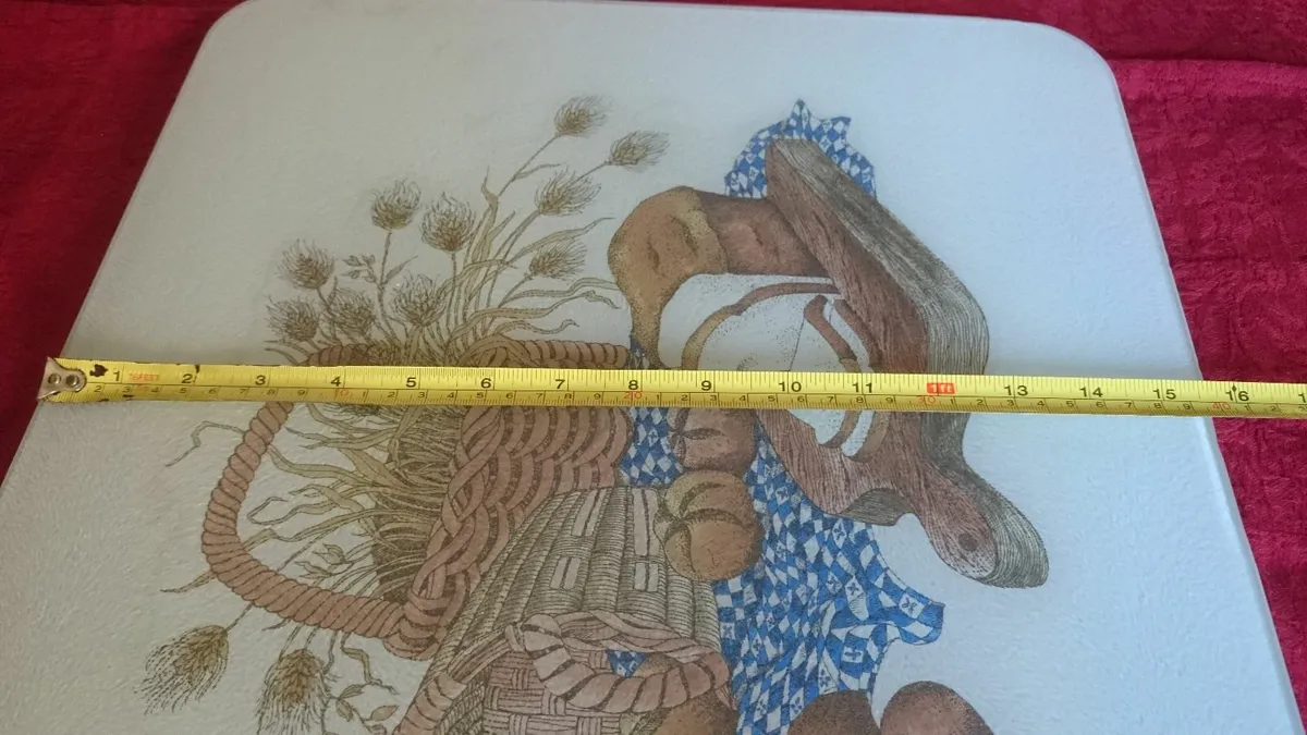 Glass Centerpiece Placemat / Bread Loaf Chop Board - Image 3