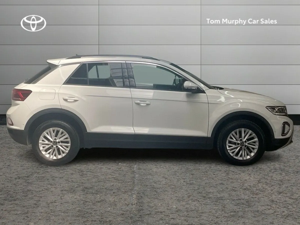 Volkswagen T-Roc LIFE 1.0 TSI MANUAL 6SPEED FWD 11 - Image 3