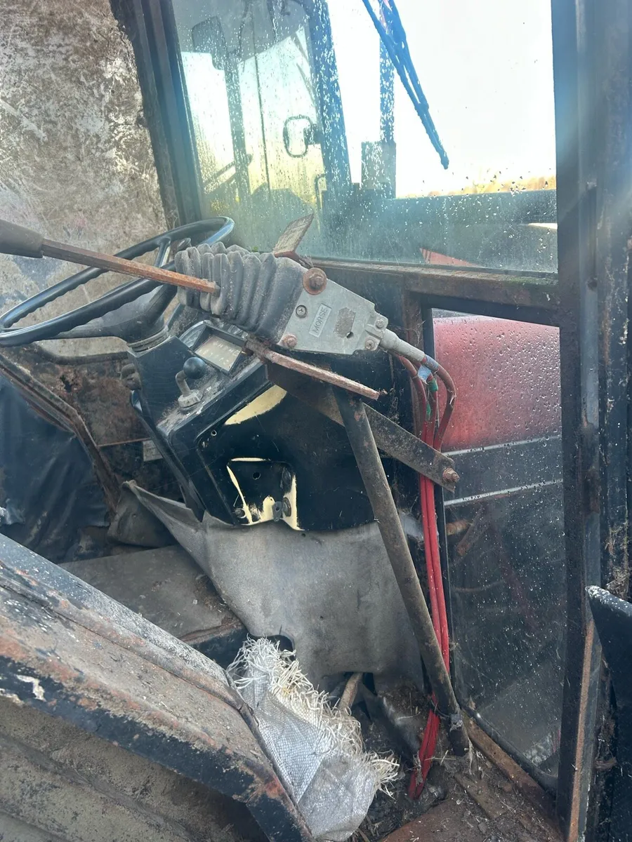 Case international front loader - Image 2