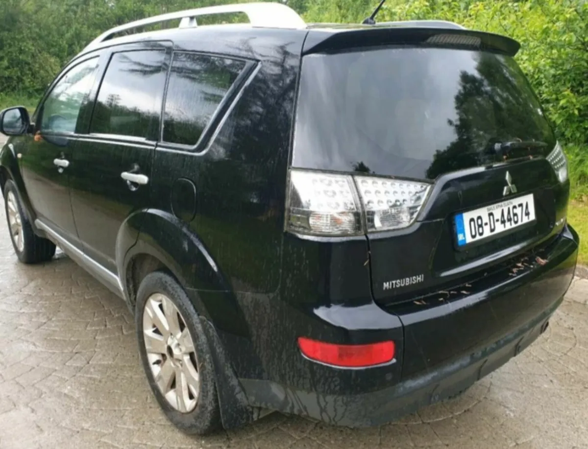 2008 outlander 7 seater €1800 - Image 1