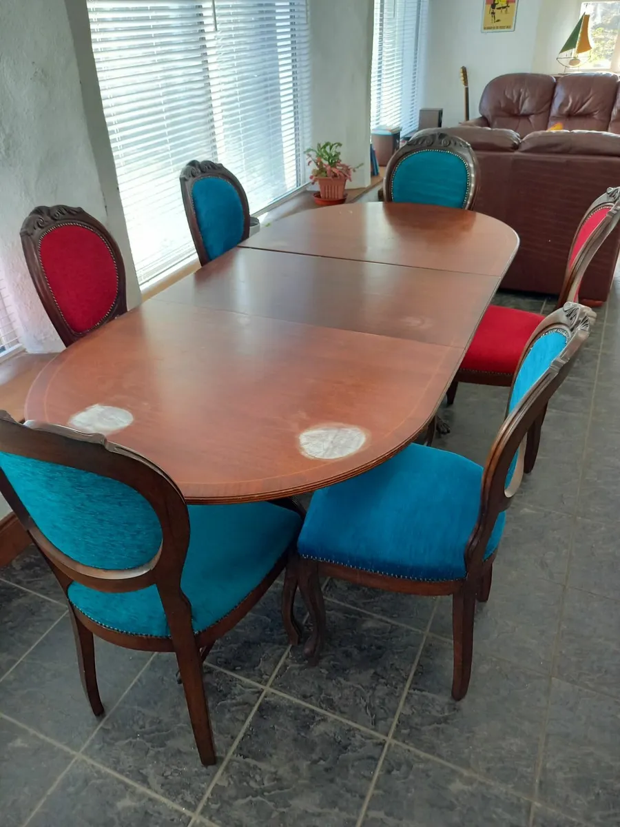 Dining Room table and 6 chairs - Image 1