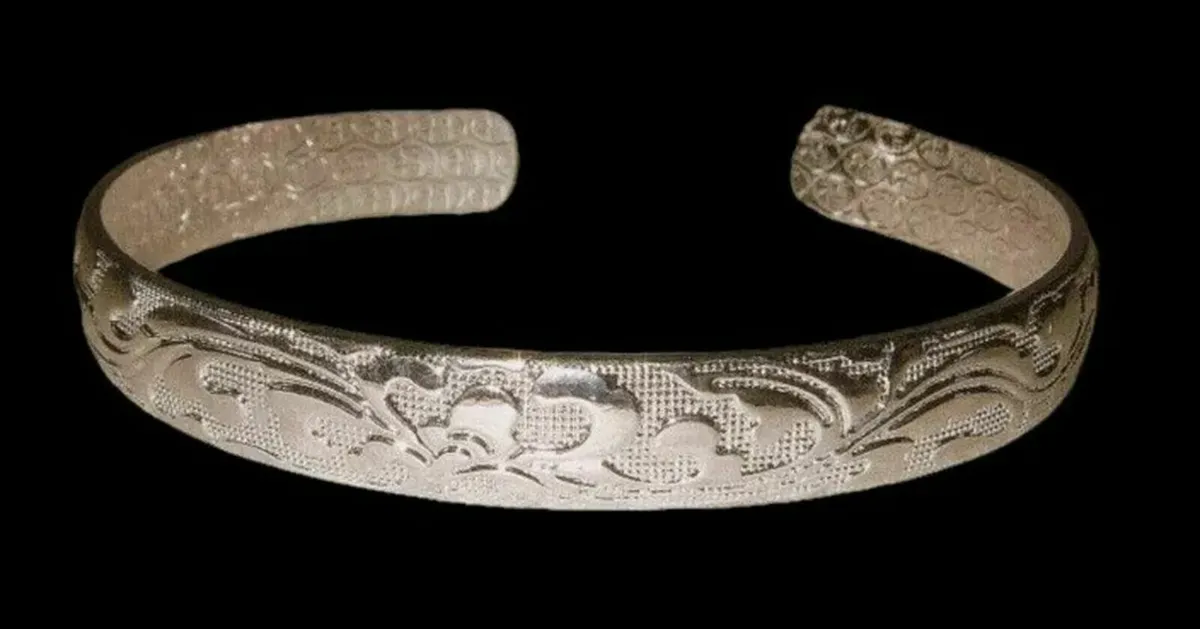 Vintage Hallmarked Silver Bangle - Image 3
