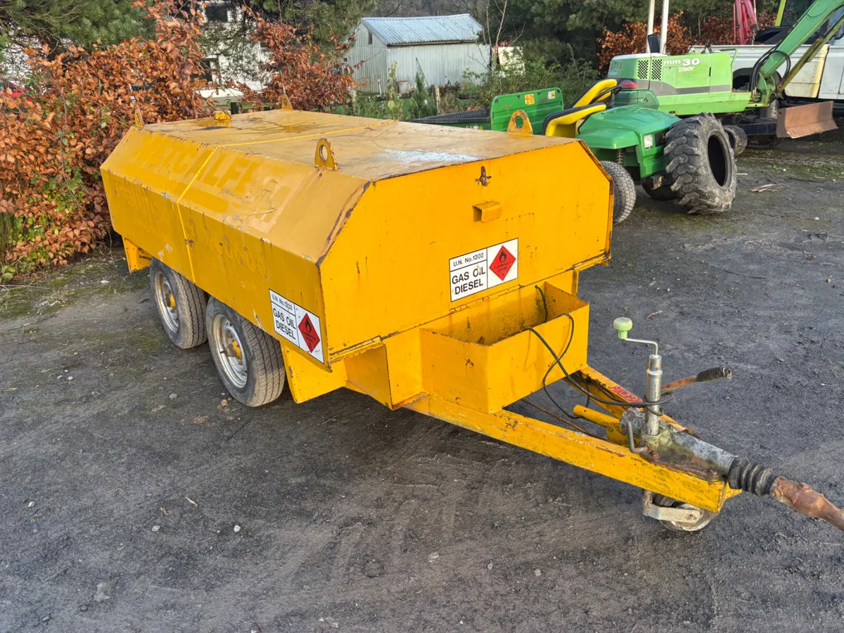 Chieftain diesel bowser - Image 1