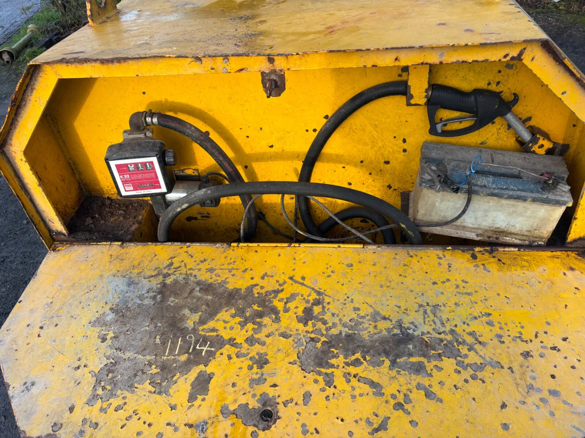 Chieftain diesel bowser - Image 3