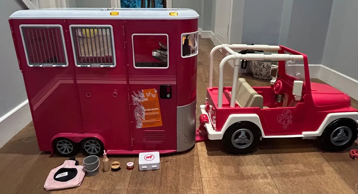 Our Generation Jeep and horse box - Image 1