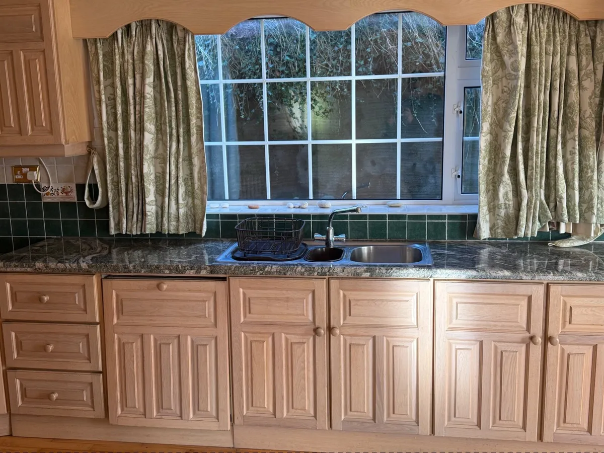 Kitchen units - Image 1