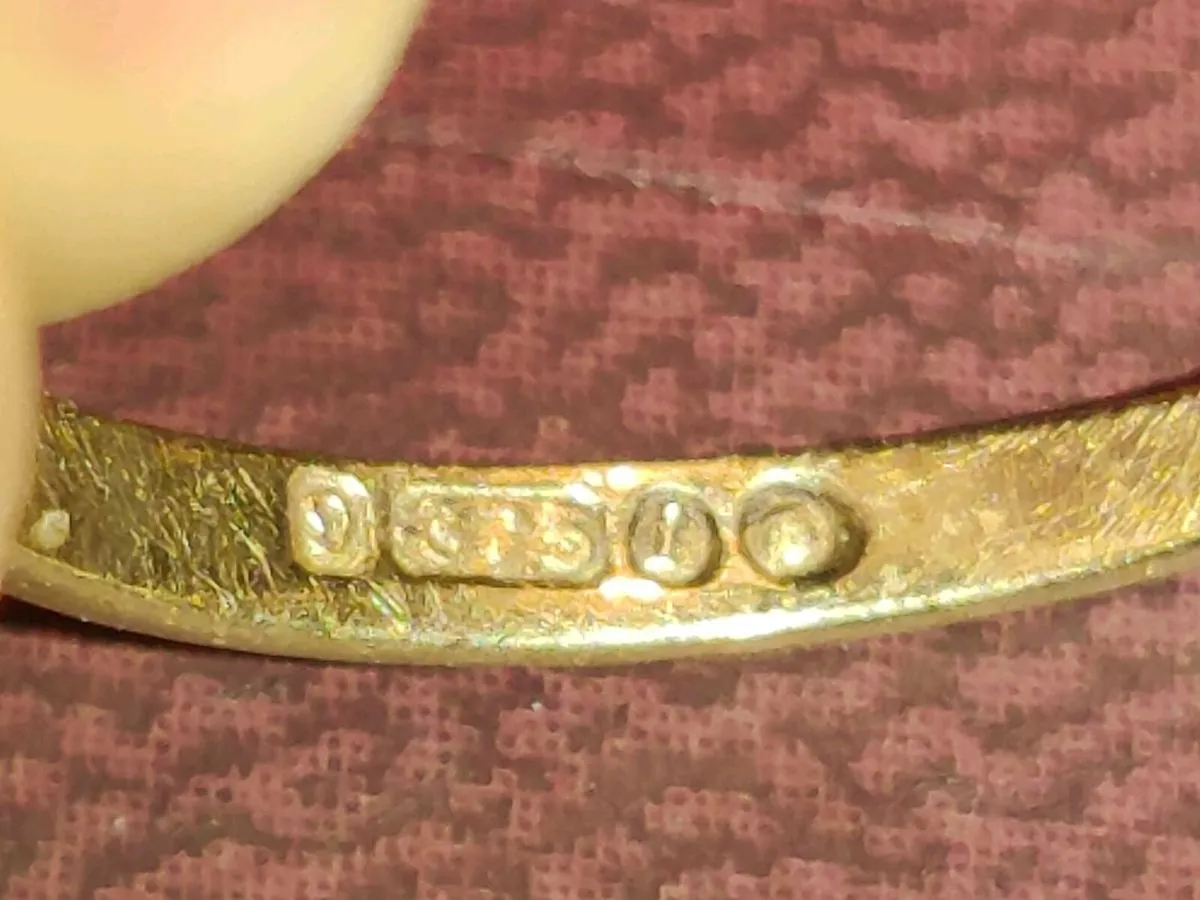 VICTORIAN OVAL GARNET, 9CT Thick Gold Dress Ring ! - Image 3