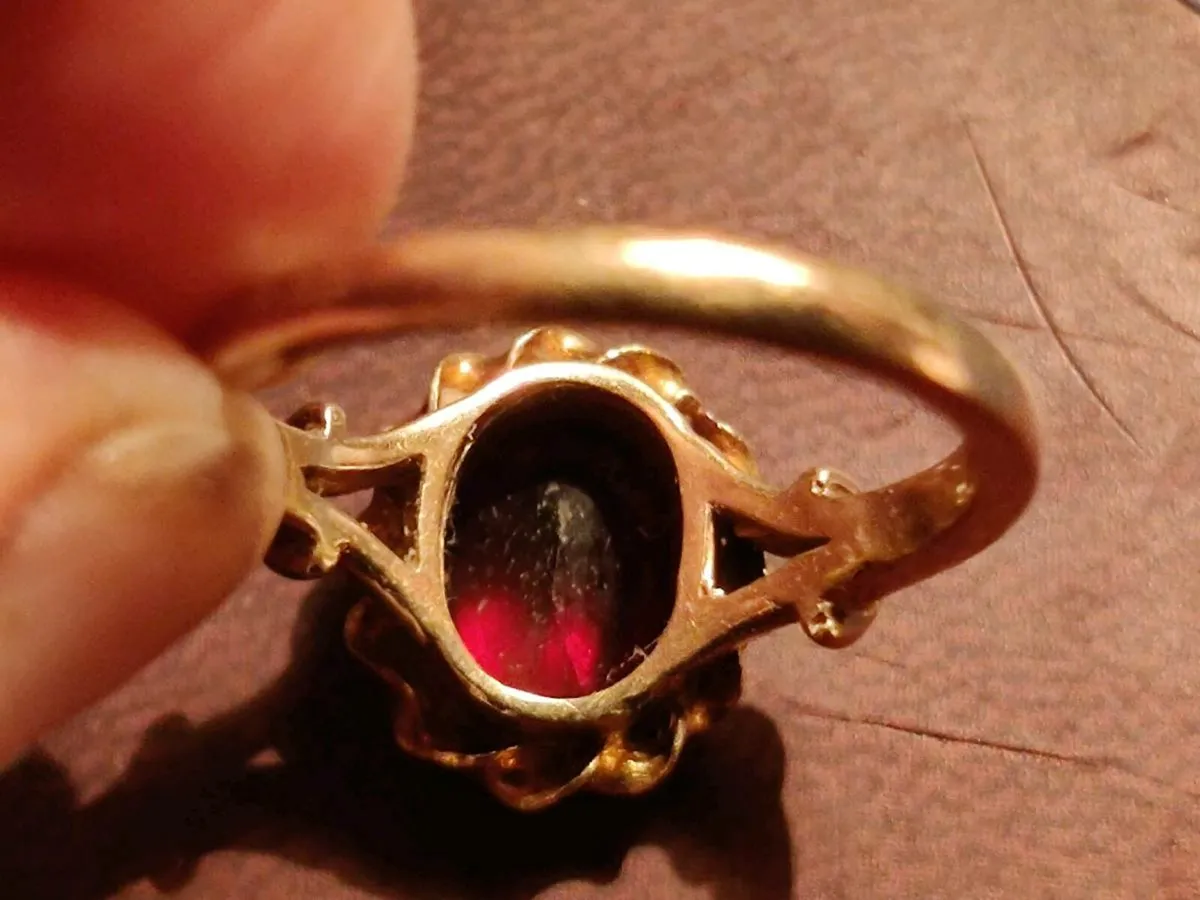 VICTORIAN OVAL GARNET, 9CT Thick Gold Dress Ring ! - Image 4