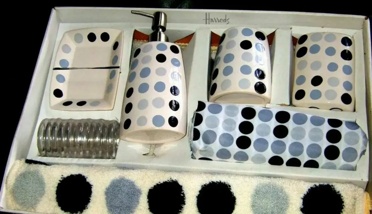 BNIB Harrods Bathroom Set - Image 1